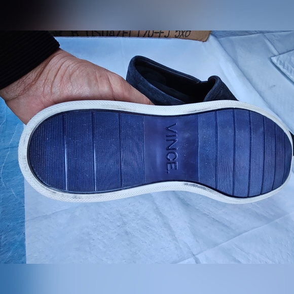 VINCE like NEW - Picture 4 of 6